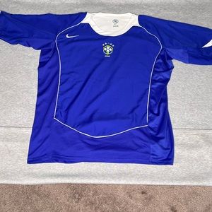 Brasil away futbol jersey no number. Worn between ‘04 and ‘06.